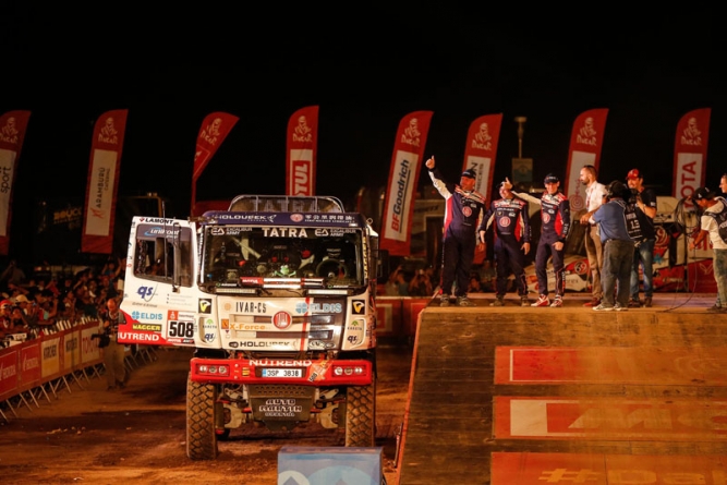 Jednačtyřicátý ročník Rally Dakar zahájen! Kolomý se Šoltysem se představili na podiu!