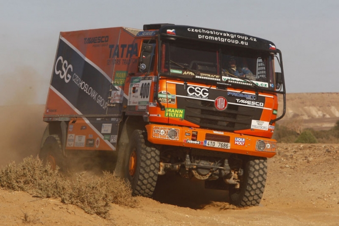 Tomáš Tomeček dorazil do cíle Africa Eco Race díky pomoci další Tatry v soutěži