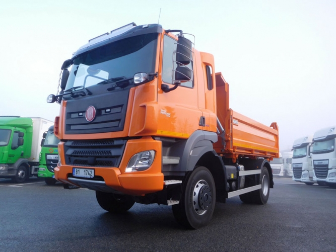 Společnost Truck Trade pomáhá zajišťovat údržbu komunikací ve svém regionu