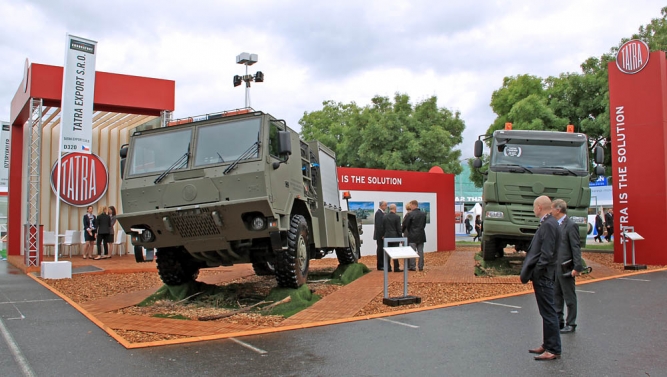 Vojenská vozidla TATRA na veletrhu EUROSATORY 2012