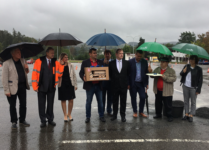 TATRA TRUCKS slavnostně předala klíč od vozu TATRA PHOENIX do projektu „Postav si svůj náklaďák“