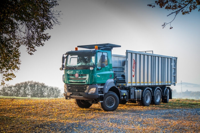 TATRA PHOENIX traktor 8x6 nosič výměnných nástaveb