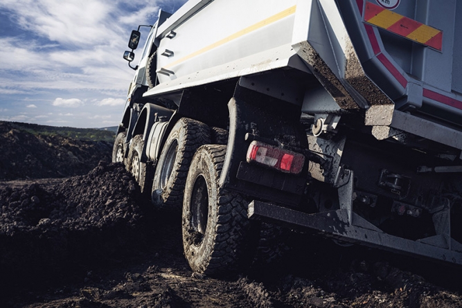 Činnost ve společnosti TATRA TRUCKS a.s. ukončili Radek Strouhal a Kateřina Nogolová