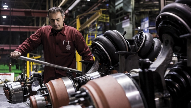 TATRA TRUCKS vyplácí zaměstnancům bonusy za loňský rok a navyšuje mzdy