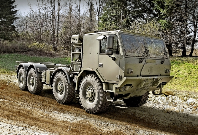 8x8 VYSOCE MOBILNÍ TĚŽKÝ UNIVERZÁLNÍ TRANSPORTÉR NA KONTEJNERY