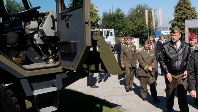 Náčelník generálního štábu navštívil kopřivnickou Tatru