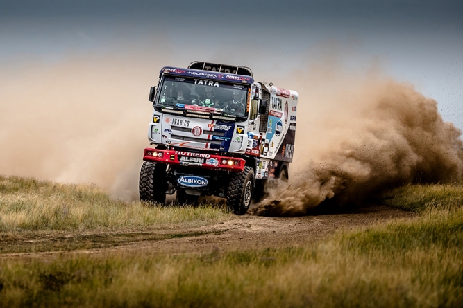 TATRA v polovině Silk Way Rally 2017 na pódiu!