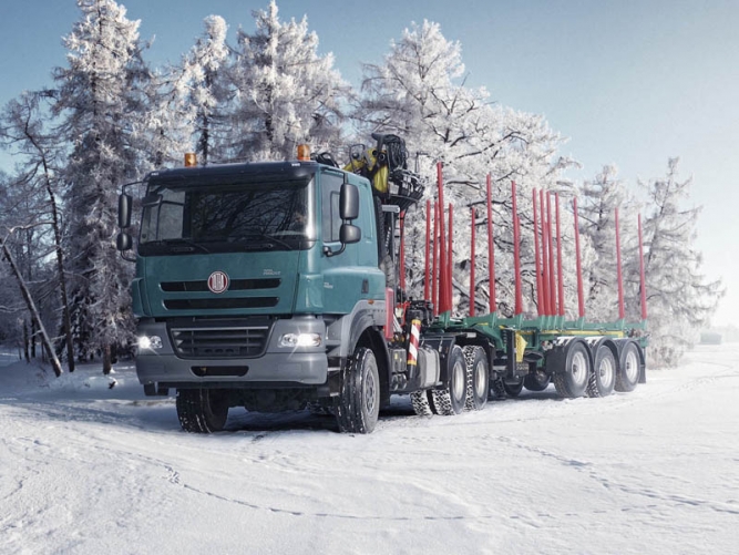 6x6 UNIVERZÁLNÍ VŮZ PRO VYVÁŽENÍ A PŘEPRAVU DŘEVA
