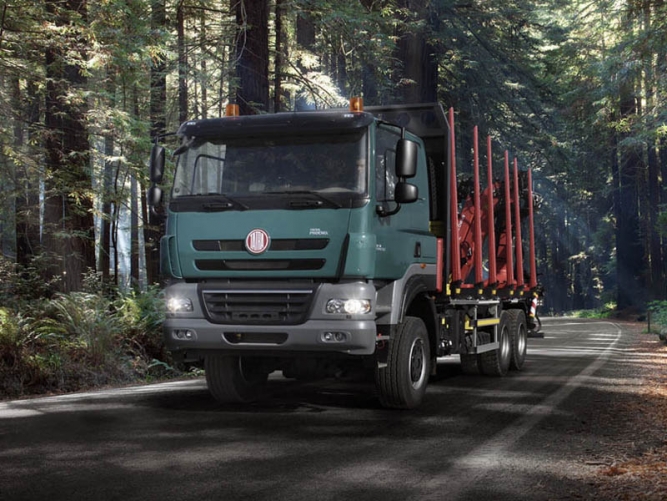 6x6 UNIVERZÁLNÍ VŮZ PRO VYVÁŽENÍ A PŘEPRAVU DŘEVA