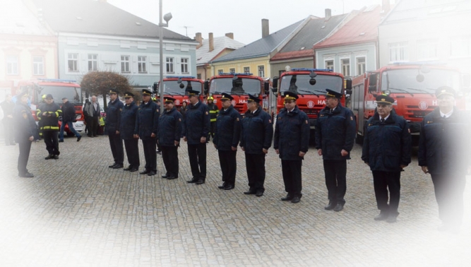 TATRA TRUCKS a THT Polička slavnostně předaly cisterny pořízené z Fondu zábrany škod