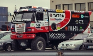 Závodní speciál TATRA byl naloděn k přepravě na Rallye Dakar